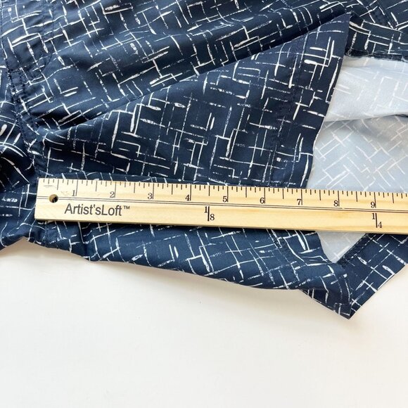 Onia Calder Board Shorts Swim Navy Blue & White Geometric Lined - Size 38 - Picture 8 of 9